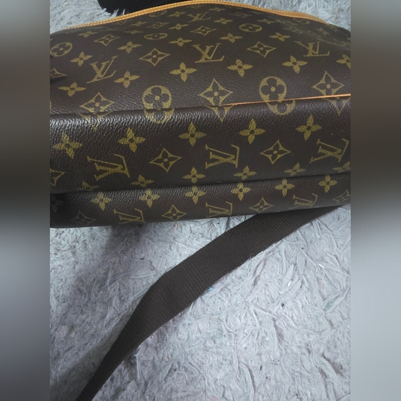 Louis Vuitton Brown Monogram Travel Bag - Picture 7 of 15